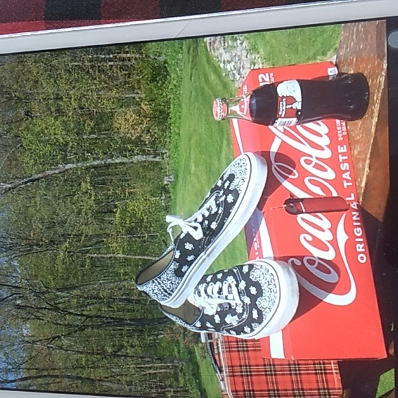 ❄️Coca Cola Collectible Tin Happy Holidays Skiing Polar Bears 🐻‍❄️ - Picture 11 of 12